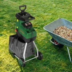 GARDEBRUK Broyeur De Végétaux Silencieux 2800 W Broyeur De Jardin Avec 2x Sac 60L Branches Arbustes 44mm -Promos Broyeur de végétaux Magasin 18743995 3