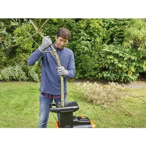 Black & Decker BEGAS5800 Broyeur De Végétaux Silencieux 2800W Ø45mm, 45l 6 Black & Decker BEGAS5800 Broyeur De Végétaux Silencieux 2800W Ø45mm, 45l – Image 4