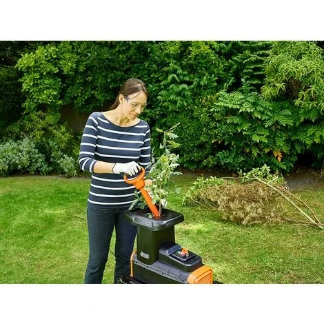 Black & Decker BEGAS5800 Broyeur De Végétaux Silencieux 2800W Ø45mm, 45l 7 Black & Decker BEGAS5800 Broyeur De Végétaux Silencieux 2800W Ø45mm, 45l – Image 5