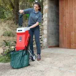 Broyeur électrique, Puissance 2500W, Capacité Coupe 45mm, Grande Trémie, 1 Sacs Dcollecte 45l, Roues Et Poignée Pour Le Transport. – Greencut GE250C -Promos Broyeur de végétaux Magasin 52865258 5